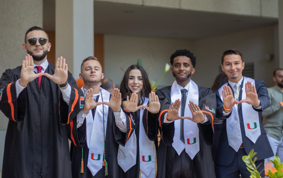 MiamiHerbert's tweet photo. Views from commencement day for our undergraduate students! #UMGrad https://t.co/fm2QP8sRF6