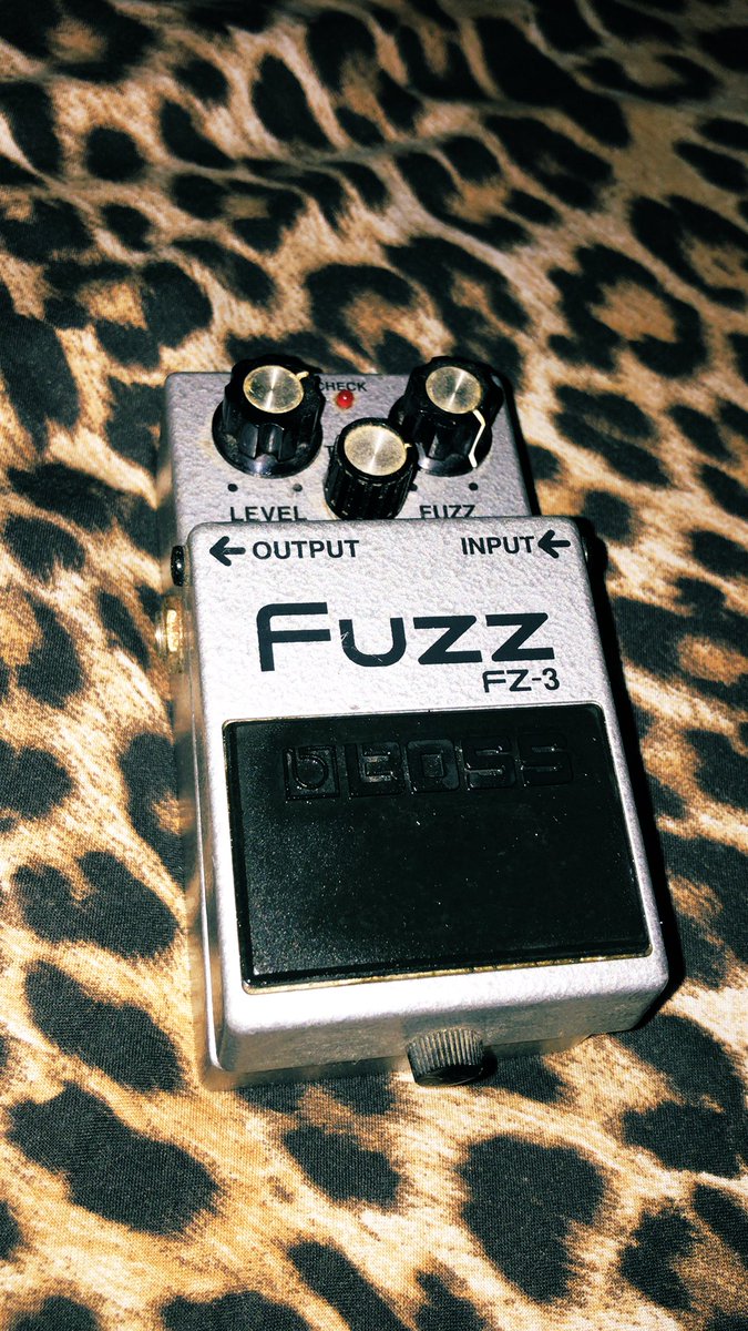PhantomA57's tweet photo. #fuzz #guitar #phantomaeroplanes #bosseffects https://t.co/0qaaOItYBm
