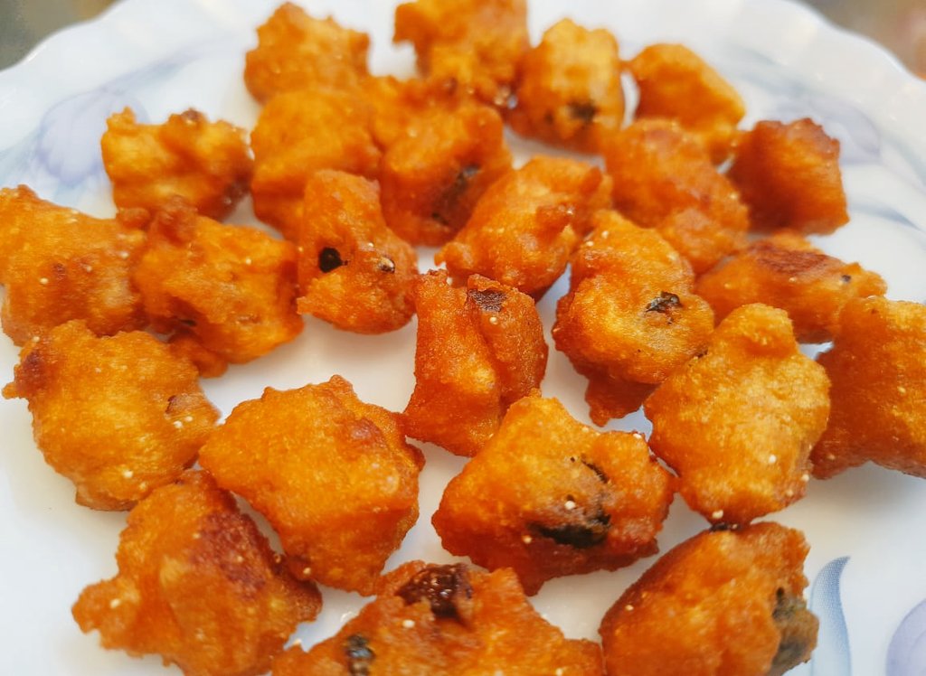 HawkerHomemade's tweet photo. #DaalPakora #Crispy #tasty #food #foodblog #foodblogger #foodloversspace #homemadehawker 🤩🤩🤩🤩👌 https://t.co/Xwqg67hbGr