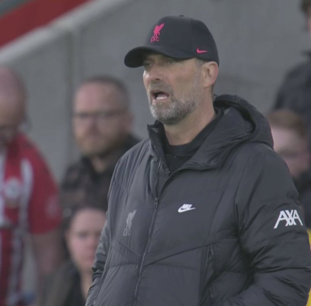 اذا شافهم يضحكون وهم خسرانين