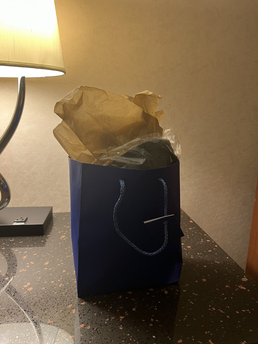 MagicbyVincent's tweet photo. Day 3 of @magicliveconvention!
this awesome gift from @murphysmagic big
thanks to the team over at Murphy's #magic #magician #Entertainer
#entertainment #convention #magiclive2022
#freegift #customerappreciation
#internationalbrotherhoodofmagicians
#societyofamericanmagicians https://t.co/SRBX3NY7DD