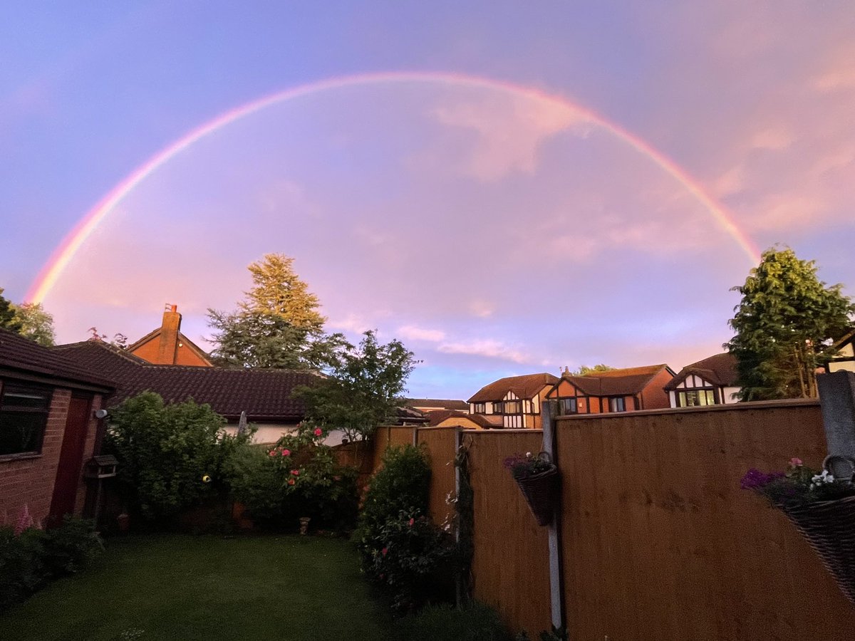 Beautiful #rainbow 🌈 here right now 😍