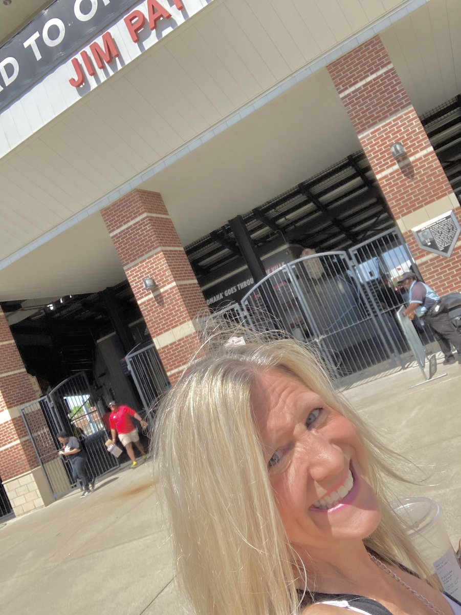 Cardsgirl8's tweet photo. Letโs GO @LouisvilleBSB #GoCards #baseball #firstonehere #beertime #beatEKU โพ๏ธโค๏ธ๐๐ป๐บ https://t.co/8PjmSMxcln