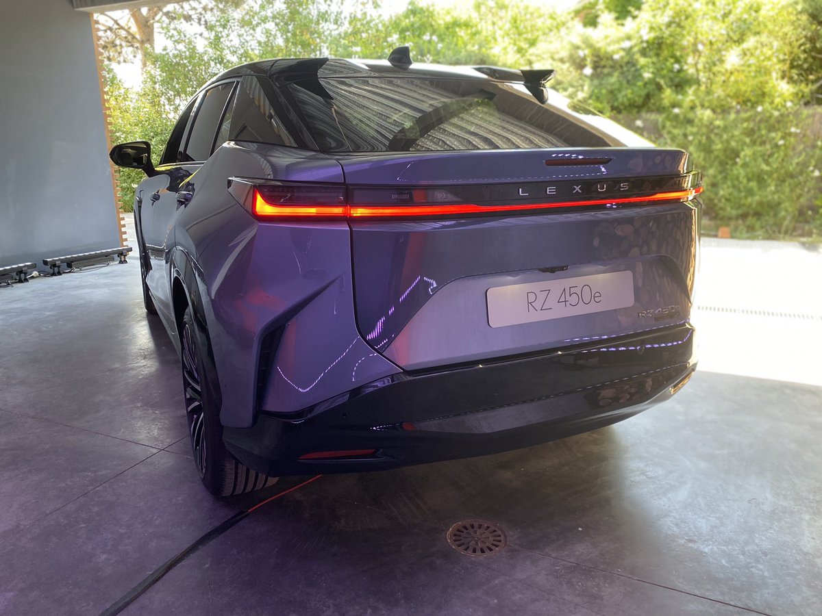 JOAQGOMEZ's tweet photo. Primera presentación del Nuevo Lexus RZ , los primeros afortunados en verlo coinciden en lo mismo , Innovador en tecnología y Elegante diseño , un gran paso para Lexus en su proceso de Electrificación 🔋#lexus #RZ #tecnología #diseño #electricmobility #Lexusmadridsur https://t.co/jlg2rzTYTr
