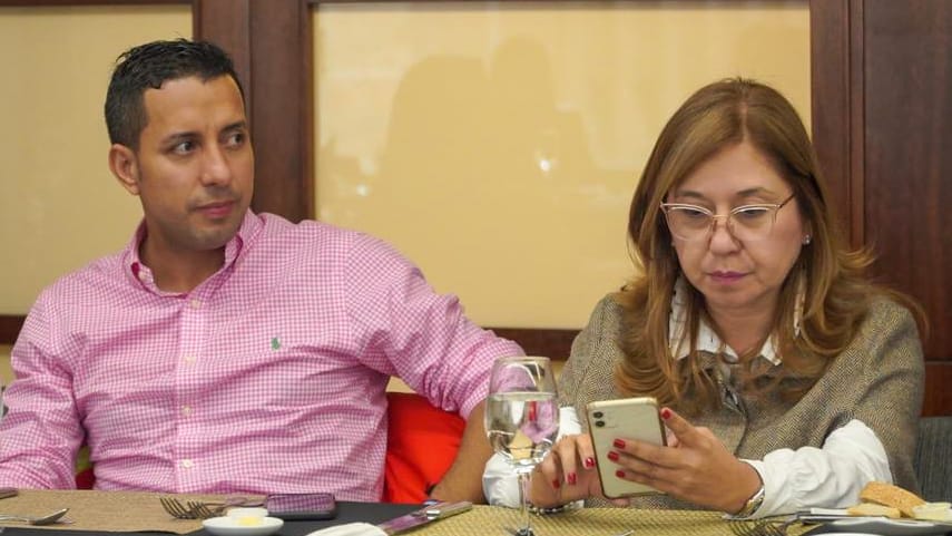 partidodelaucol's tweet photo. Los Representantes a la Cámara en ejercicio y electos de la colectividad se encuentran reunidos con nuestra Directora, @DilianFrancisca, ratificando su compromiso y apoyo a la campaña presidencial de @FicoGutierrez.

Así como, socializando propuestas para construir un mejor país. https://t.co/noI94iyyn2