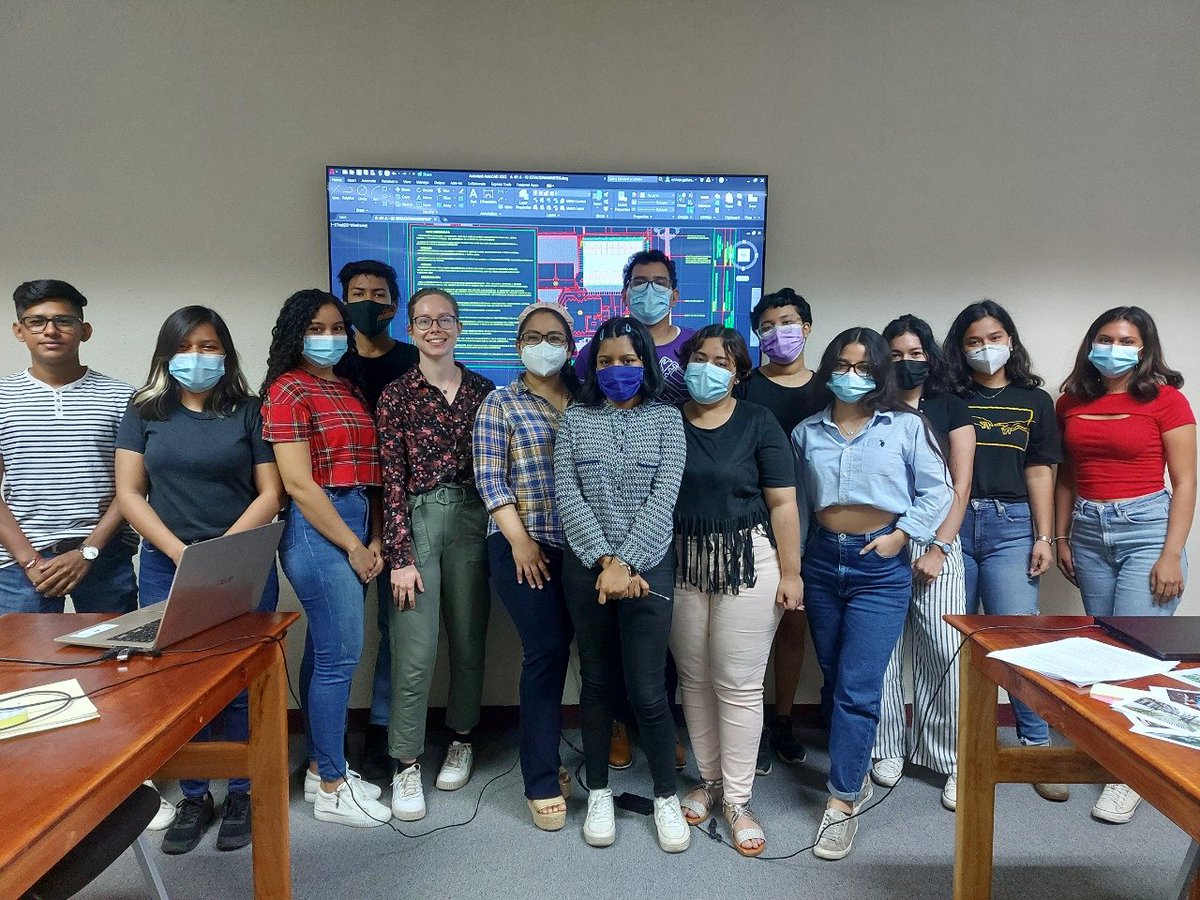 UNIdeNicOficial's tweet photo. Estudiantes del Proyecto ECO-UNI, recibiendo el curso "Bioclimatismo y Soluciones basadas en la naturaleza", impartido por miembro del intercambio Morgan Toisoul de la #ENTPE, con el apoyo del Br. Galeano y la Ing. Mena. @Uni_Farq
#39UNI
#SomosOrgullosamenteUNI❤️ https://t.co/KkmWDgYOby