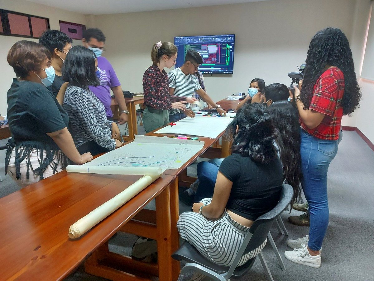 UNIdeNicOficial's tweet photo. Estudiantes del Proyecto ECO-UNI, recibiendo el curso "Bioclimatismo y Soluciones basadas en la naturaleza", impartido por miembro del intercambio Morgan Toisoul de la #ENTPE, con el apoyo del Br. Galeano y la Ing. Mena. @Uni_Farq
#39UNI
#SomosOrgullosamenteUNI❤️ https://t.co/KkmWDgYOby