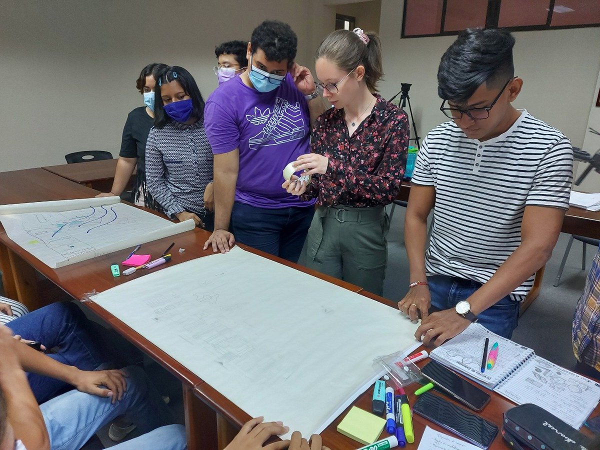 UNIdeNicOficial's tweet photo. Estudiantes del Proyecto ECO-UNI, recibiendo el curso "Bioclimatismo y Soluciones basadas en la naturaleza", impartido por miembro del intercambio Morgan Toisoul de la #ENTPE, con el apoyo del Br. Galeano y la Ing. Mena. @Uni_Farq
#39UNI
#SomosOrgullosamenteUNI❤️ https://t.co/KkmWDgYOby