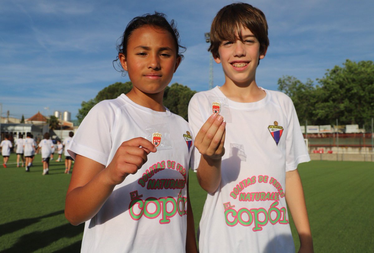 RFFM_oficial's tweet photo. 🔴La 4ª sesión itinerante del Centro de Tecnificación de la #RFFM ha llevado al cuerpo técnico de las selecciones madrileñas a Villaconejos con una sesión en 2 turnos

La 1ª con 2 equipos benjamines del #CDVillaconejos, uno de @AranjuezBalomp1 y una representación del #Arancetano https://t.co/9InJ9TWFaU