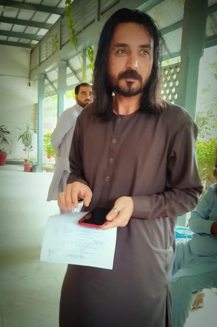 IkramUllahOrak5's tweet photo. خوشامد جو کرے فنکار ہے وہ
جو سچ بولے یہاں غدار ہے وہ
حبیب جالب
#StopHarassingAhmadAbbasOrakzai 
@AbbasOrakzay https://t.co/KTWj3HuZ6A