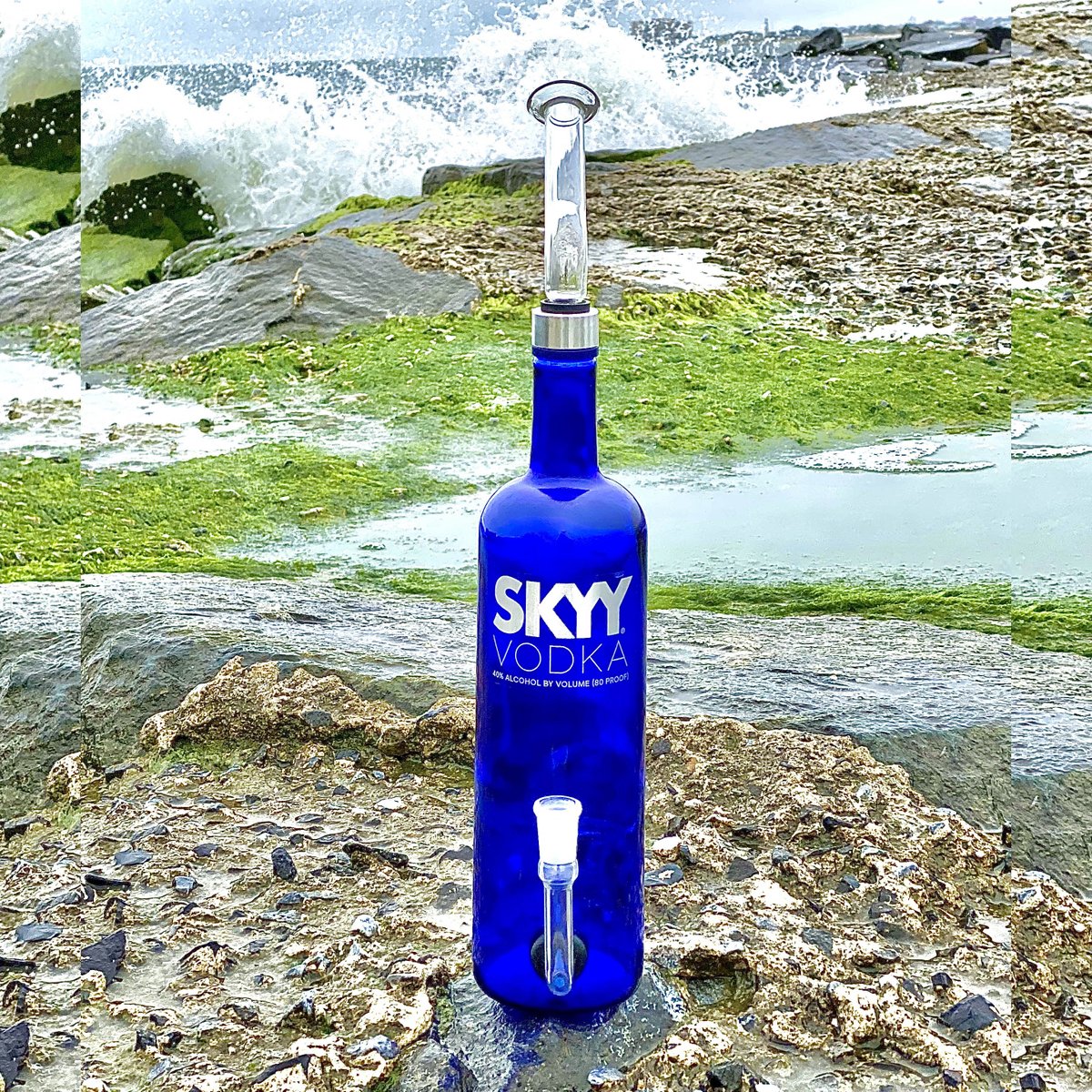 Upcycle_Glass's tweet photo. Beach days 🌊 + an upcycled bong ⚗️ = the best kind of days ☀😍

📍 Get this upcycled water pipe at https://t.co/IclT42bhZg 🔗🌿🌿

#saveabottle #upcycle #UpcycleGlass #locallymade https://t.co/HfP4PPPBxp