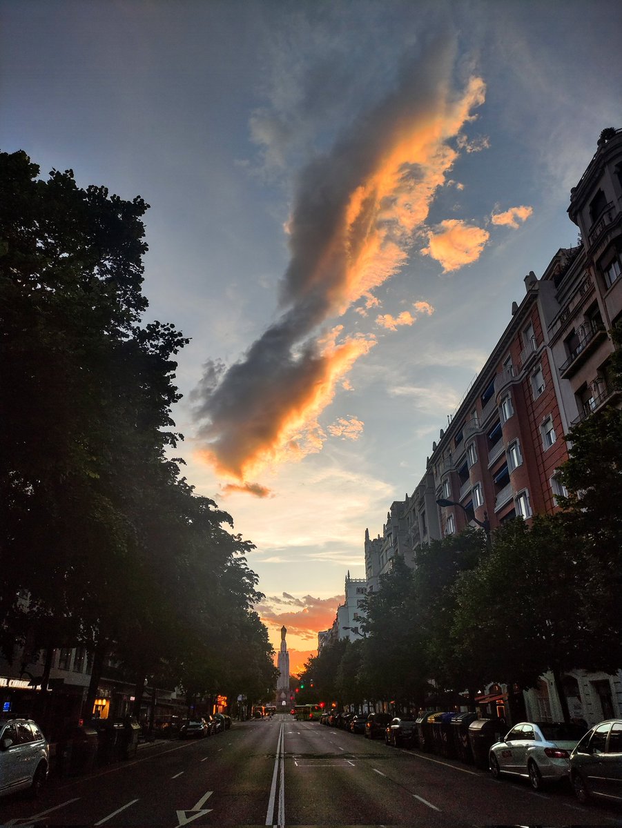 Ya empieza a parecer verano ✨😎 oscurece super tarde🥰🌈, si! me paré en la mitad de la calle a hacer esta foto 😍