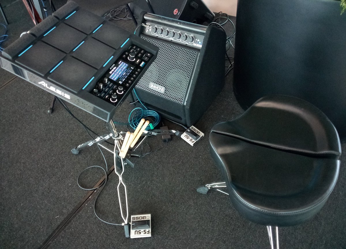 DPattersonMusic's tweet photo. On the @Alesis #strikemultipad at IAH airport with Mystery Loves Company. 
#drummer #giglife #electronicdrums @SalyersPerc #salyerspercussion  #motionprodrumthrones #dannypattersonmusic https://t.co/FY2rIpX5vD