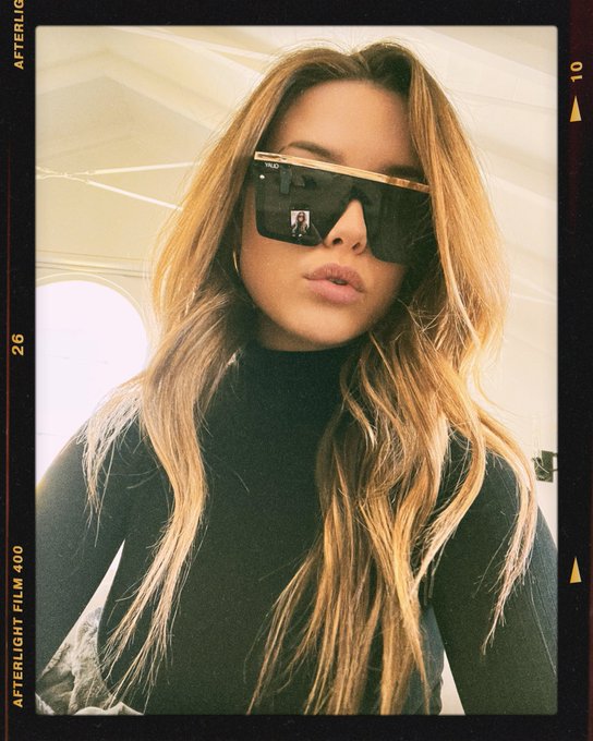 Watch Lauren Summer's leaked NSFW photo on TwXstars