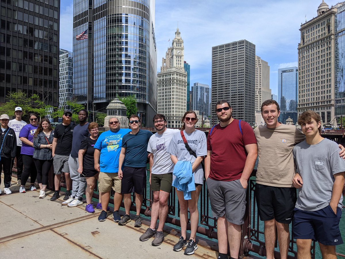 una_geo's tweet photo. #una_geo is in Chicago! Thirteen students plus Dr Balentine and Dr Pretes are on a geography study away program to learn about immigration and neighborhood change, impacts of globalization, urban problems, culture and the arts, and the importance of the river and lake. https://t.co/VkpDCoGfgf