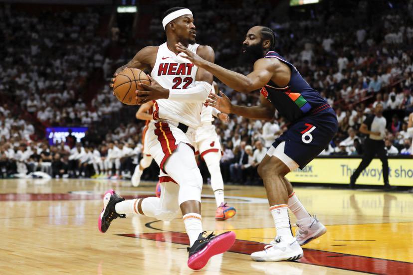 LesRookies1's tweet photo. |🏀| Thread : Demi-finale de conférence :  @MiamiHeatFR 🆚 @FR_Sixers https://t.co/ml5WcodlK3