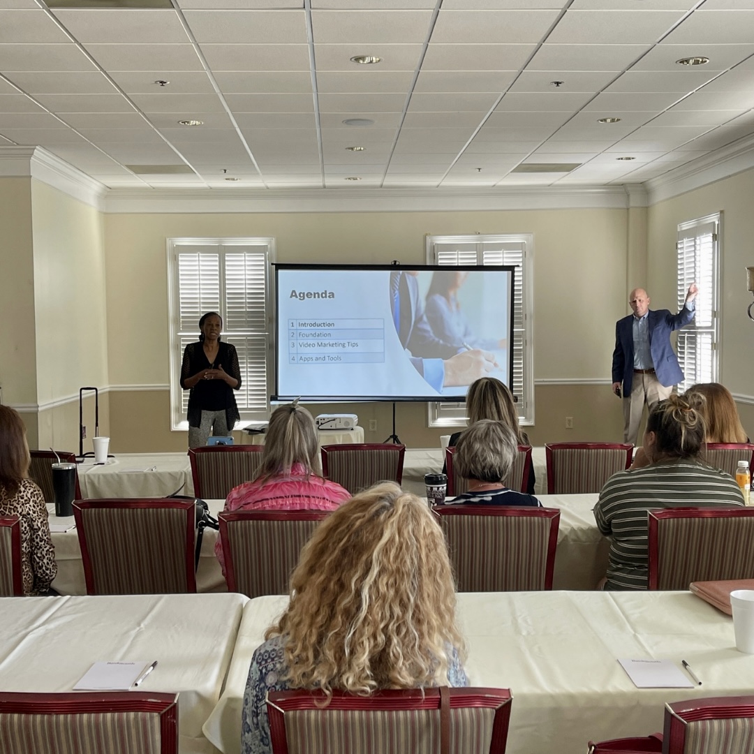 banksouthmtg's tweet photo. Today our Cobb branch hosted a #CEClass for their #RealEstateAgent partners, where @juanitamcdowell taught about YouTube and Video Marketing. ๐ Be sure to connect with a #BSM mortgage banker to get invites for future classes: https://t.co/L8BRScT3oi https://t.co/G6jUd4PnS0