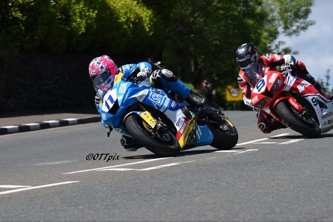 OTTpix's tweet photo. After a cracking NW200 Lee looks on the money for the TT. TT2019 Supersport race 2 with Davo Johnson ๐ช๐๐ฎ๐ฒ๐ @Lee_johnston13 @ashcourtracing @davojohnson20 #loveTT #itsgettingcloser https://t.co/coQ0oDCmOr