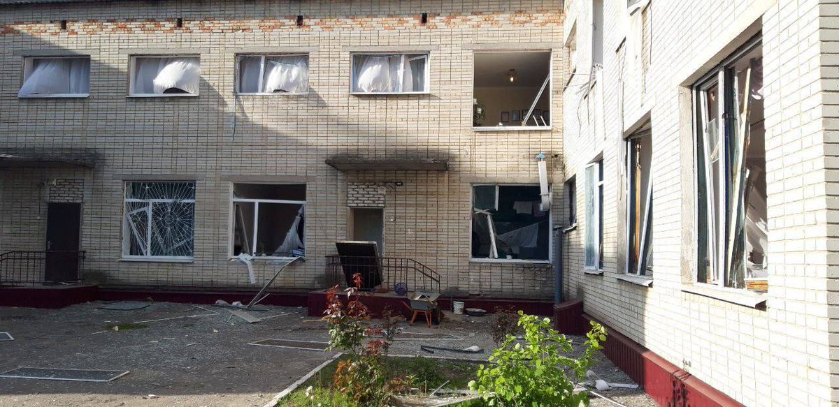 ukrainiareality's tweet photo. #Okhtyrka in the #Sumy region was fired upon with enemy missiles
Five rockets hit civilian objects in the central part of the city, there are at least five wounded, - said the head of the Sumy Regional State Administration Dmytro Zhyvytskyi https://t.co/3jWFrKk4vy