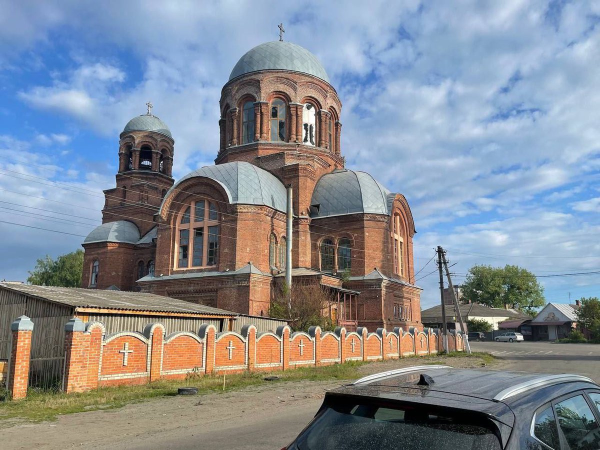 ukrainiareality's tweet photo. #Okhtyrka in the #Sumy region was fired upon with enemy missiles
Five rockets hit civilian objects in the central part of the city, there are at least five wounded, - said the head of the Sumy Regional State Administration Dmytro Zhyvytskyi https://t.co/3jWFrKk4vy