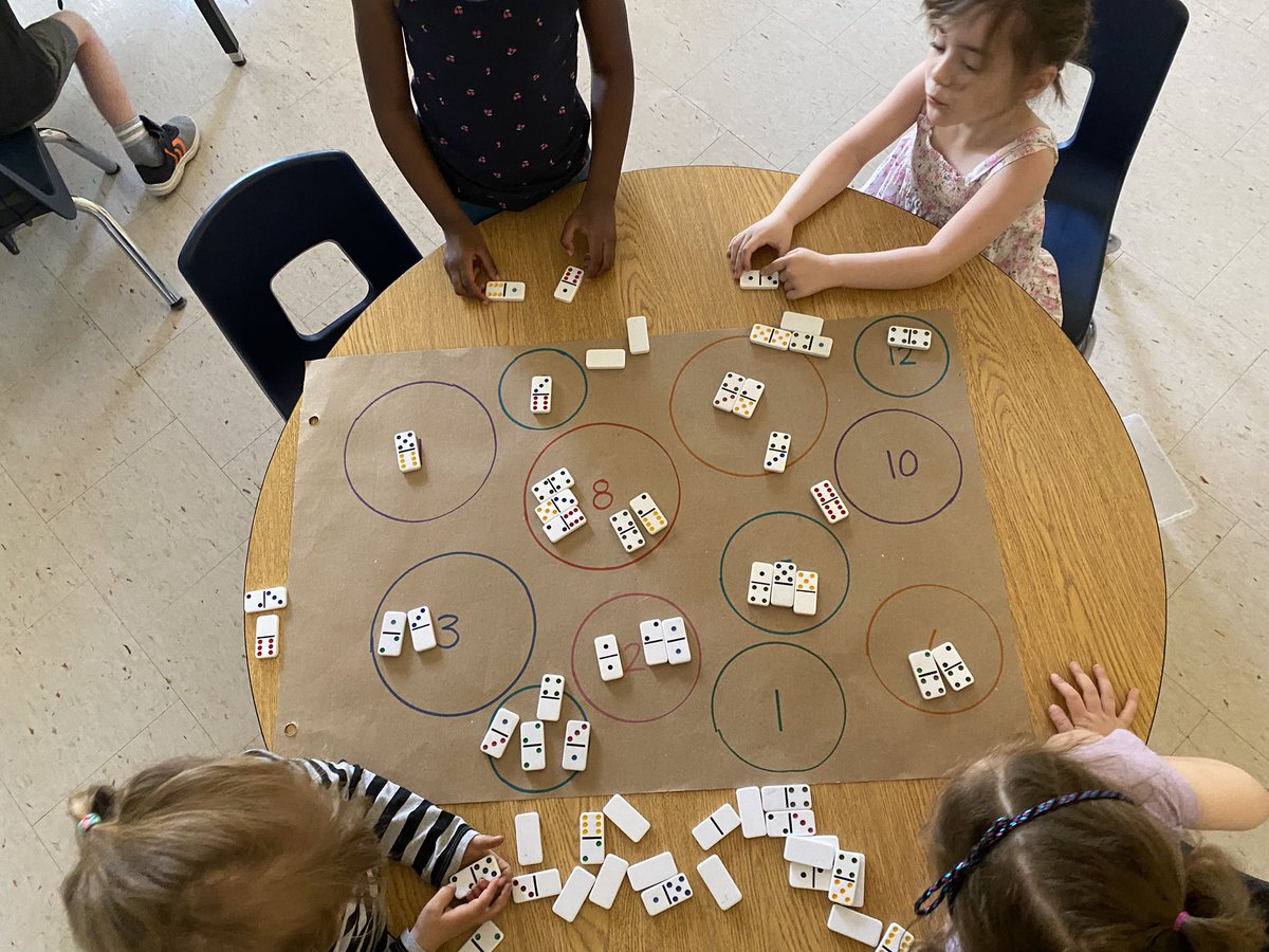 B_DelleMonache's tweet photo. There is lots of math happening in K4! @PEWelland https://t.co/DCwAr3tQb0