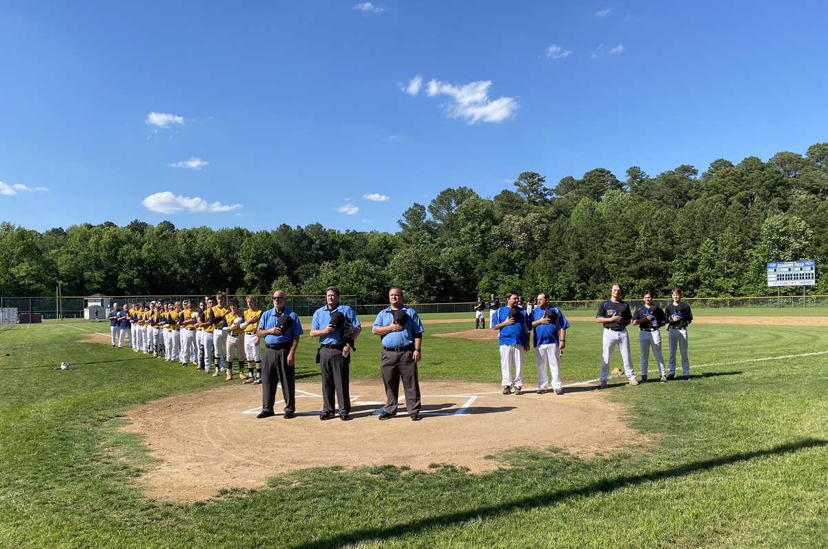 gjedwardsva's tweet photo. #NationalAnthem

🇺🇸⚾️🇺🇸⚾️

#4 @shoresbaseball hosting #5 @StewardSpartans 

@VISAABaseball DII 

#RoadtoShepherd https://t.co/QG5z80Pi5h