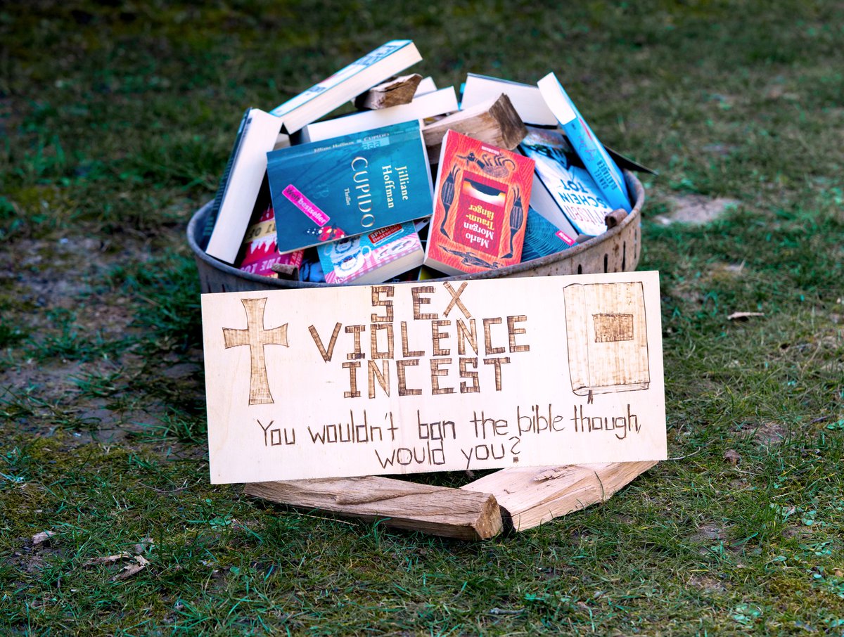 TeamHashtagGish's tweet photo. #BookBash #Item67
"It was a pleasure to burn." Using pyrography or fumage, create a sign proOtesting book bans and censorship.
Done by Malene https://t.co/t3CcjLENcq