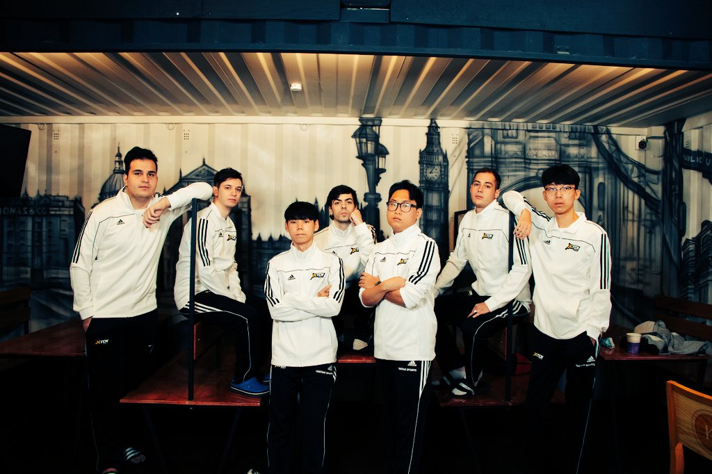 #BotArmy. La Boy Band que conquistará tu corazón con grandes exitos como: 

Nala on the shore. 
Dios está en mid. 
Robot Love 
Topeando Based.
Ganks on fire 

Y muchos más. ¿Están listos? Espéralos en el tour Clausura #LLA 2022