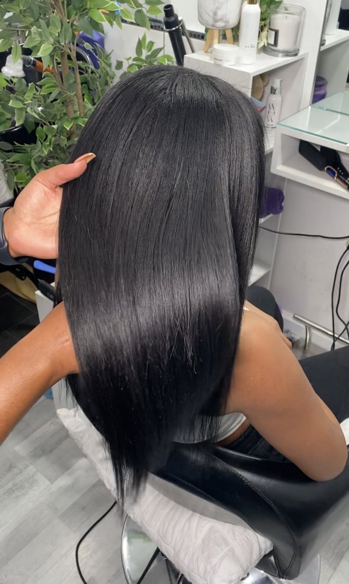Dazhaneleah's tweet photo. Leaving the wigs behind to get micro links that blend seamlessly with your natural hair >> https://t.co/h602e74Lk9