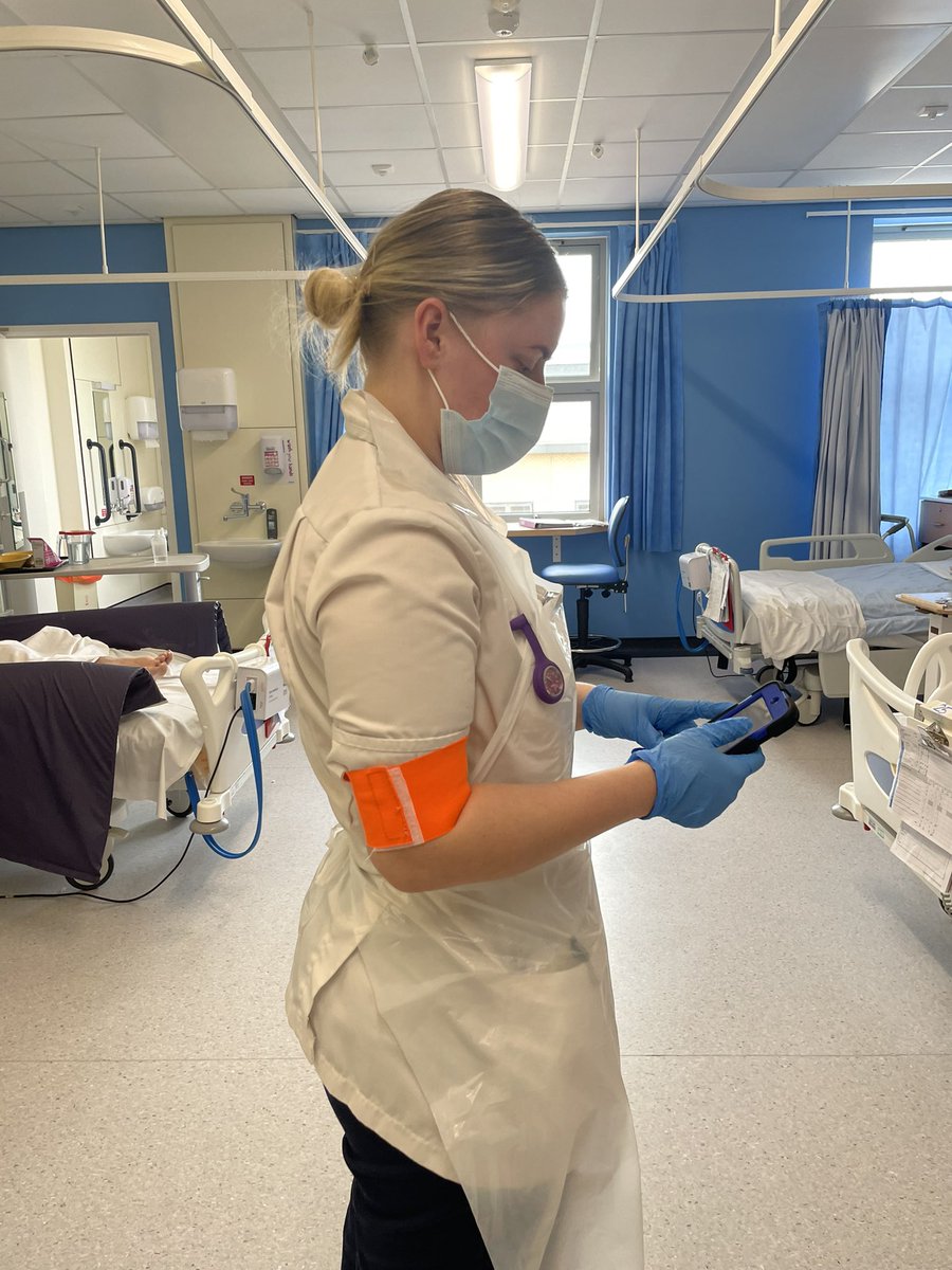 #DementiaActionWeek continues! Baywatch 👀 with armbands to identify who’s it! The band can be passed to any member of the MDT to ensure there’s always someone there to help our patients! Aim is to reduce falls and improve care <a href="/JCUH_Ward11/">Ward 11, JCUH</a> @BethSwanson6 <a href="/Nicmetcalfe/">Nicola Metcalfe</a> <a href="/FranDenham/">Fran Hunter (Denham)</a>