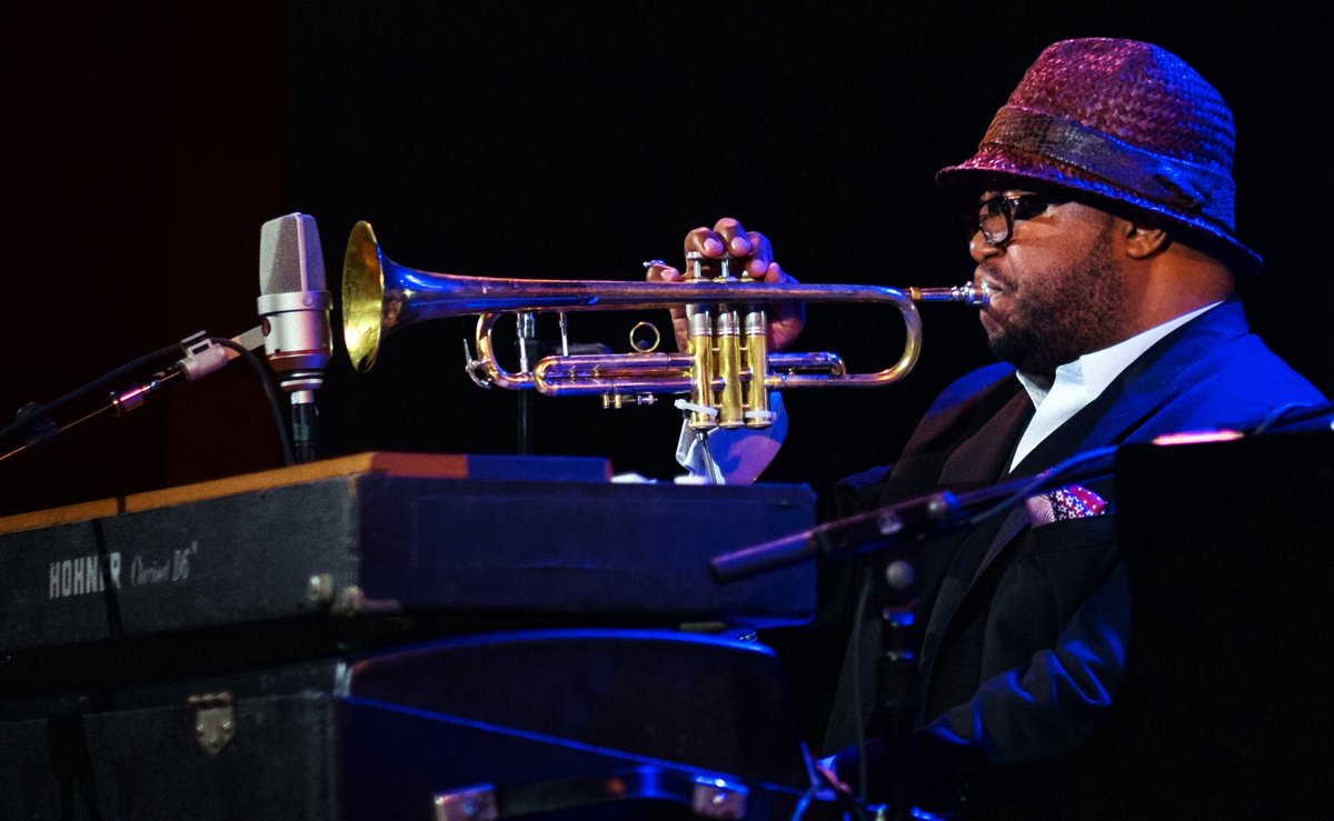 #Bold #Jazz #Trumpet <a href="/ScullersJazz/">Scullers Jazz Club</a> #concert <a href="/paynic/">Nicholas Payton</a>  #NicholasPayton #NOLA #keyboard #grooves <a href="/irussellhall/">Russell Hall</a> #bass #BillStewart #drums. #Blues from #BennyGolson to #swinging #tribute <a href="/RonCarterBass/">Ron Carter</a>. #MusicReview: bostonconcertreviews.com/bold-trumpeter…