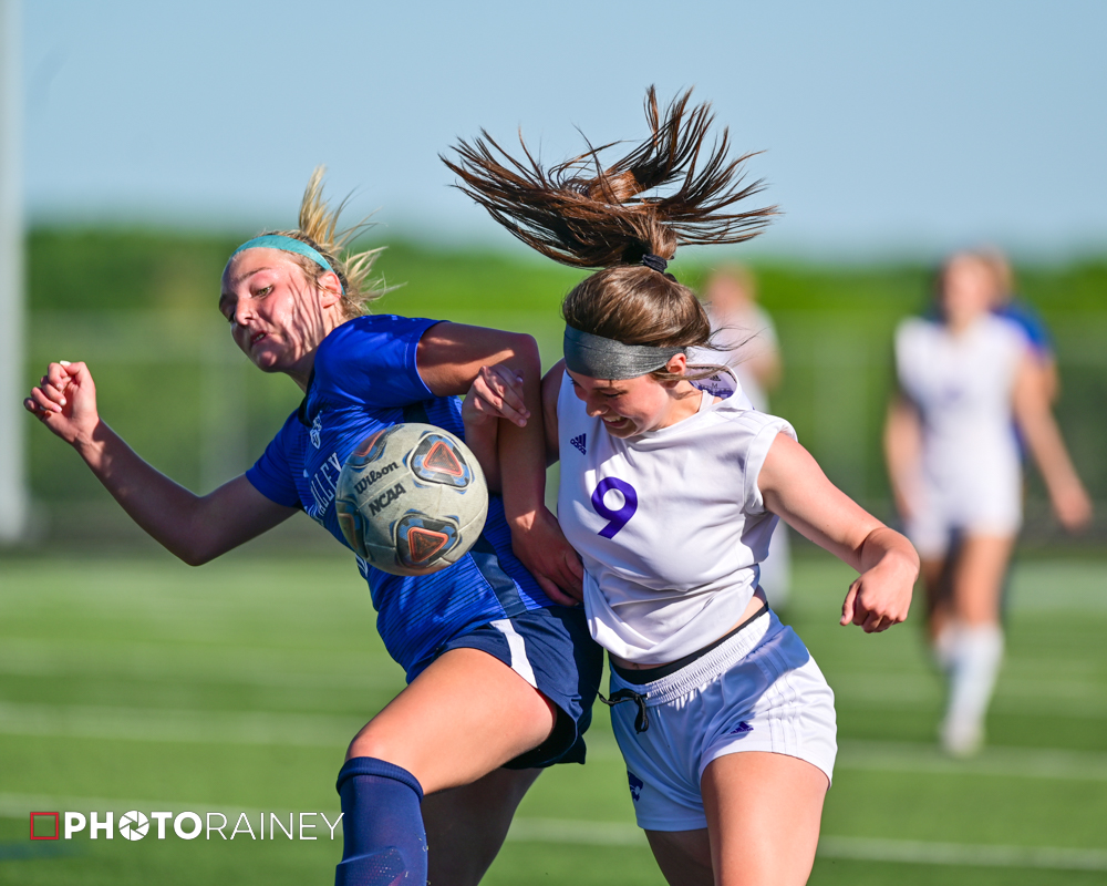 PhotoRainey's tweet photo. The Shot heard around the world!...(or at least around the @bssjaguars football field). The @BSHSfutbol snag a dramatic OT W over @GV_Soccer to advance in districts! BAM!

@AlthausEJC @BSSDnews @TheBSWildcats @bshssuperfans21 @bssuperfans21 @BSSDnews https://t.co/yNfIhCG5TF