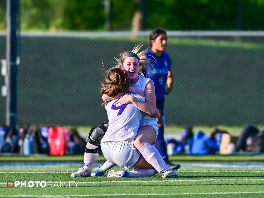 PhotoRainey's tweet photo. The Shot heard around the world!...(or at least around the @bssjaguars football field). The @BSHSfutbol snag a dramatic OT W over @GV_Soccer to advance in districts! BAM!

@AlthausEJC @BSSDnews @TheBSWildcats @bshssuperfans21 @bssuperfans21 @BSSDnews https://t.co/yNfIhCG5TF