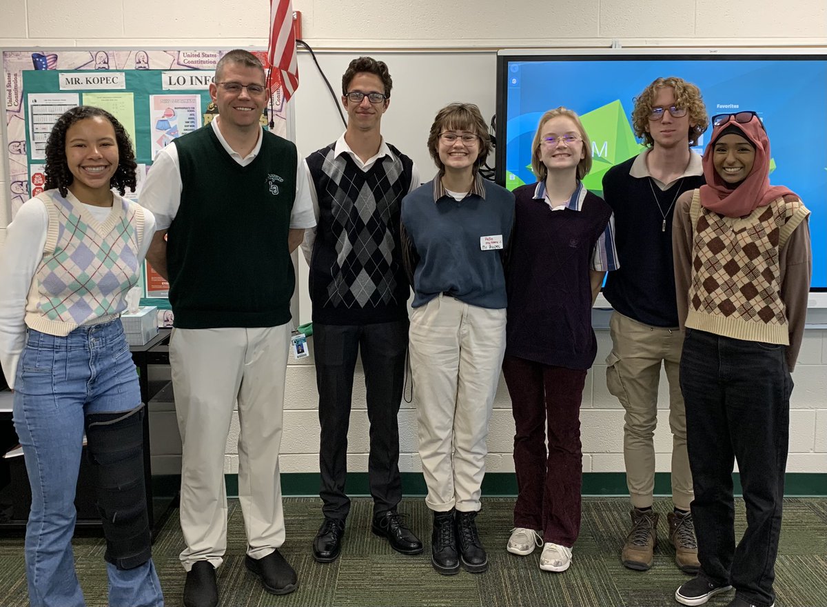 SOS_LakeOrion's tweet photo. It was Mentor Day at LOHS for Sources of Strength Week. Shout out to all the mentors including Mr. Kopek and Ms. Feeney whose “mentees” honored them by dressing like them! https://t.co/JayYZxVEXL
