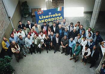 ImanolKarrera's tweet photo. Gaur Lizarrako batzarrarekin itxi ditugu X. Biltzar Nagusiaren ponentziaren aurkezpenak.

Fray Diego Kultur Etxean, Lizarrako Akordioa jaso zuen tokian.

#BagaraBagoaz https://t.co/LxtWzQ9lHi