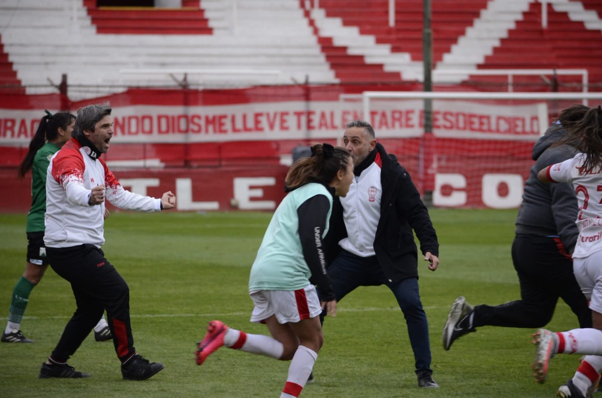 CAHuracan's tweet photo. #Huracán 🎈#FútbolFemenino

Que salen a ganar, quieren salir campeón, que lo llevan adentro, como lo llevo yooooooo ❤️

#VamosGlobo #VamosQuemeras 💪🏻 https://t.co/HKGRBDp6qR
