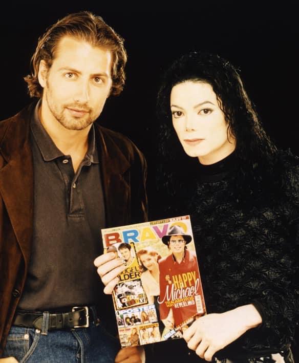 AlexGernandt's tweet photo. On the set of @michaeljacksons SCREAM video OTD in 1995. #UniversalStudios #Hollywood https://t.co/o3rQJIQsE0