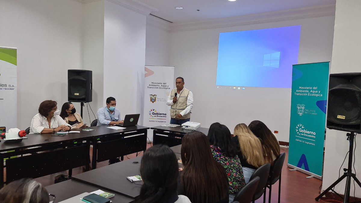 MAE_Zonal5's tweet photo. Durante el encuentro las empresas @InterciaEc, @FIBRANAC_SA @SeginusEc y #CITERA, dieron a conocer los distintos procesos del reciclaje que practican, encaminados hacia la #EconomíaCircular que se promueve a nivel nacional. #DíaMundialDelReciclaje♻️ https://t.co/sxR3q7jq92