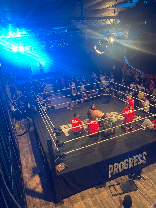 global_catch's tweet photo. [Resultats] @ThisIs_Progress Chapter 134 :

- Tables Match: @alexxisfalcon bat @SkyeSmitson

- Ricky Knight Jr. bat Leon Slater

- @RavenCreed_ bat @_theyaremax_

- @CaraNoirPW VS Spike Trivet se finit en double DQ

#Chapter134 https://t.co/0Axlh5NO9j
