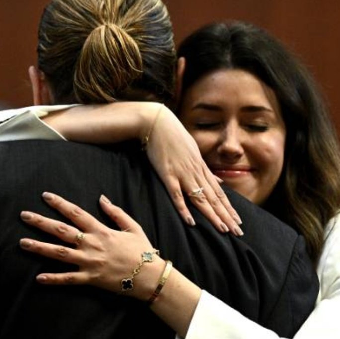 This photo is everything #justiceforJohnnyDepp