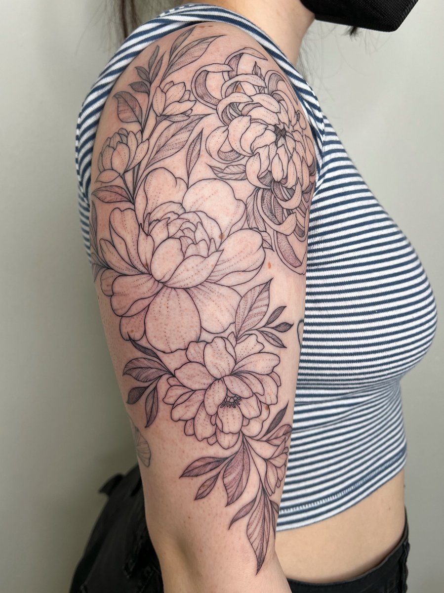 mxmtoon's tweet image. EHEHEHEHE new ink courtesy of reg @ gold leaf ink in SF