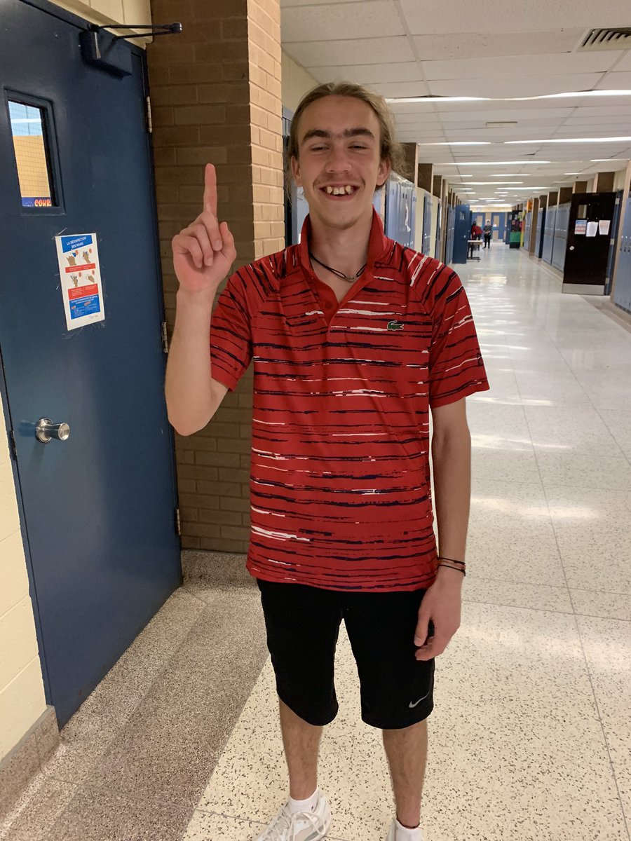 ES_GPVA's tweet photo. Félicitations à Ilya Ziborov élève de la 11e année qui a remporté le championnat de Tennis pour la ville de #Hamilton ainsi que le championnat de SOSSA. Il représentera Vanier et @CSViamonde au tournoi OFSAA du 30 mai au 1er juin. #esgpv #georgespvanier #gpv #gpvi #gpva  #osfaa https://t.co/ogCXb8f2gI
