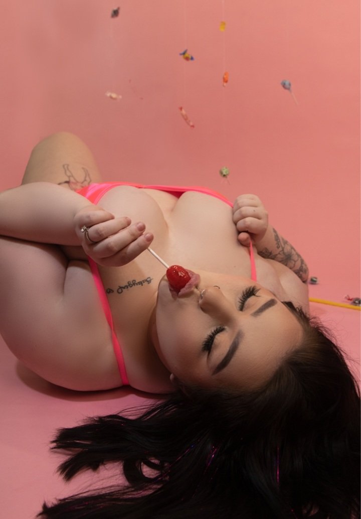 FlawsomeBoudoir's tweet photo. @MKkeuter KILLED THE CANDY SHOOT #candy #oregonphotographer #dojacat https://t.co/hX5jd3SQUD