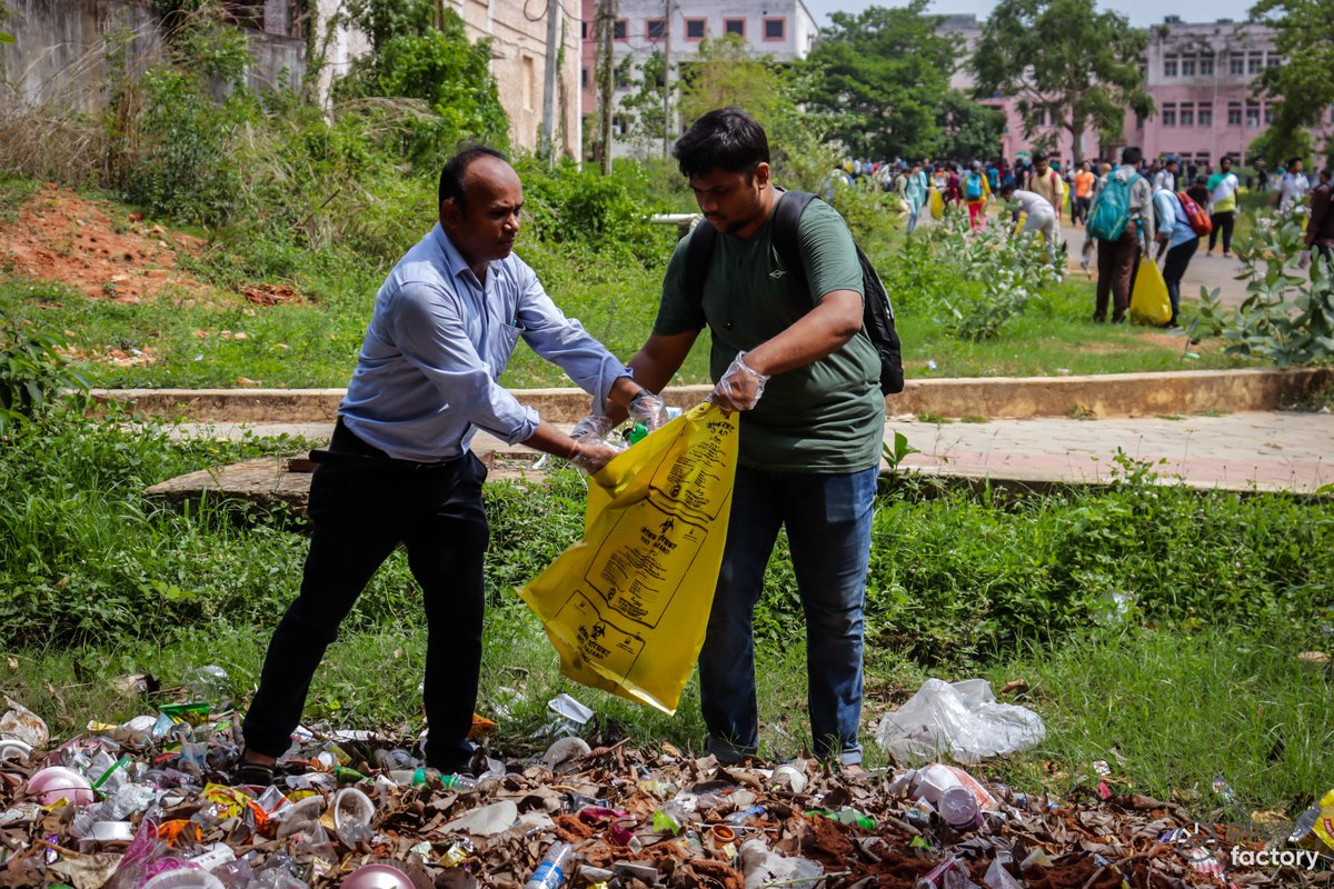 NssOutr's tweet photo. We congratulate and express our gratitude to everyone who became a part of CLEAN OUTR drive and made it a huge success. The event was organised on 14 May'22. and it was a pleasure to see around 400 and more students, staff and faculties participate in this noble cause. https://t.co/xkmmbhSnrx