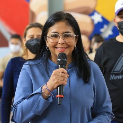 salainass's tweet photo. #InassInforma | Vicepresidta @delcyrodriguezv : Venezuela aspira a que estas decisiones de los Estados Unidos de América inicien el camino para el levantamiento absoluto de las sanciones ilícitas que afectan a todo nuestro pueblo.#PoesíaLibertadora @NicolasMaduro @Maga_Vina https://t.co/rwmQ3qYziK