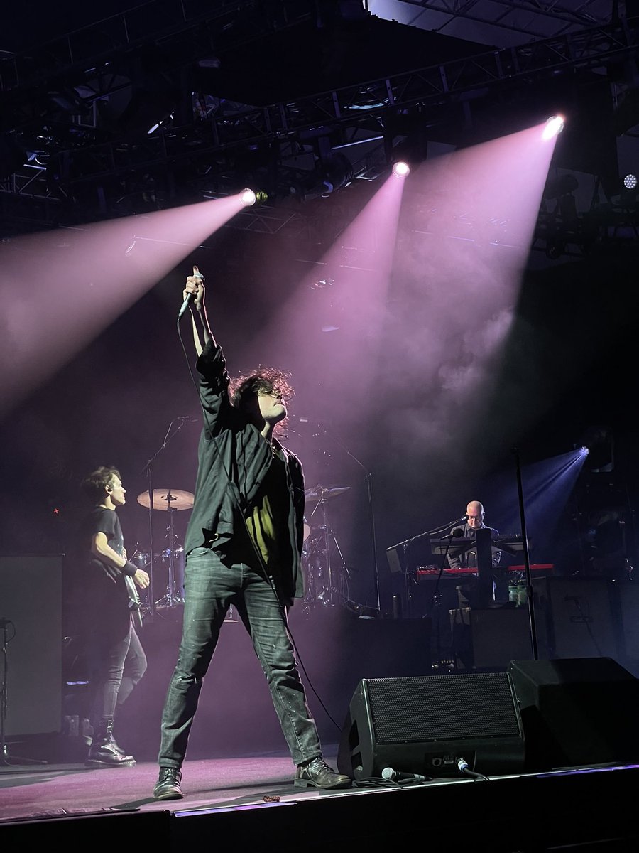 MCRupdates1's tweet photo. Great photo of Gerard Way

Via @lvdyofsorrows https://t.co/QTuo0YxsrI