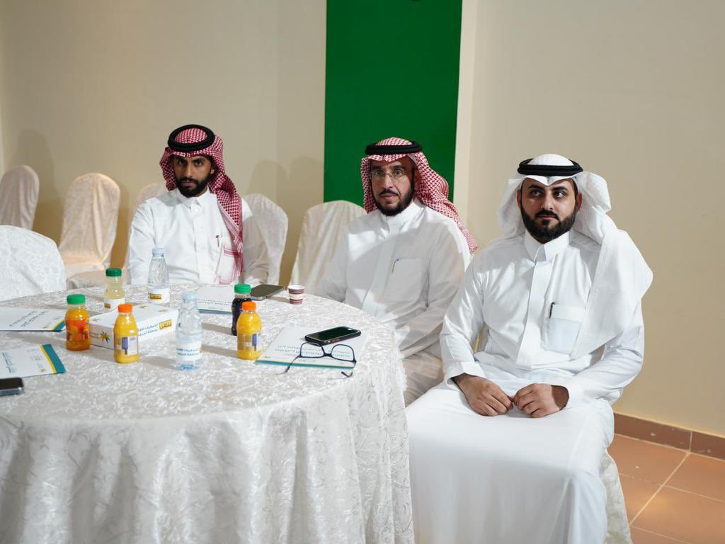 nbranorth's tweet photo. #ملتقى_الجمعيات_الأهلية_بالحدود_الشمالية برعاية مدير عام فرع وزارة الموارد البشرية والتنمية الاجتماعية بـ #الحدود_الشمالية الأستاذ خالد الرميخاني
و مثل جمعية المتقاعدين في هذا الملتقى المدير التنفيذي أ. محمد طاهر العنزي و سكرتيرة الجمعية أ. نوال محمد العنزي https://t.co/Inn8hAHj5o