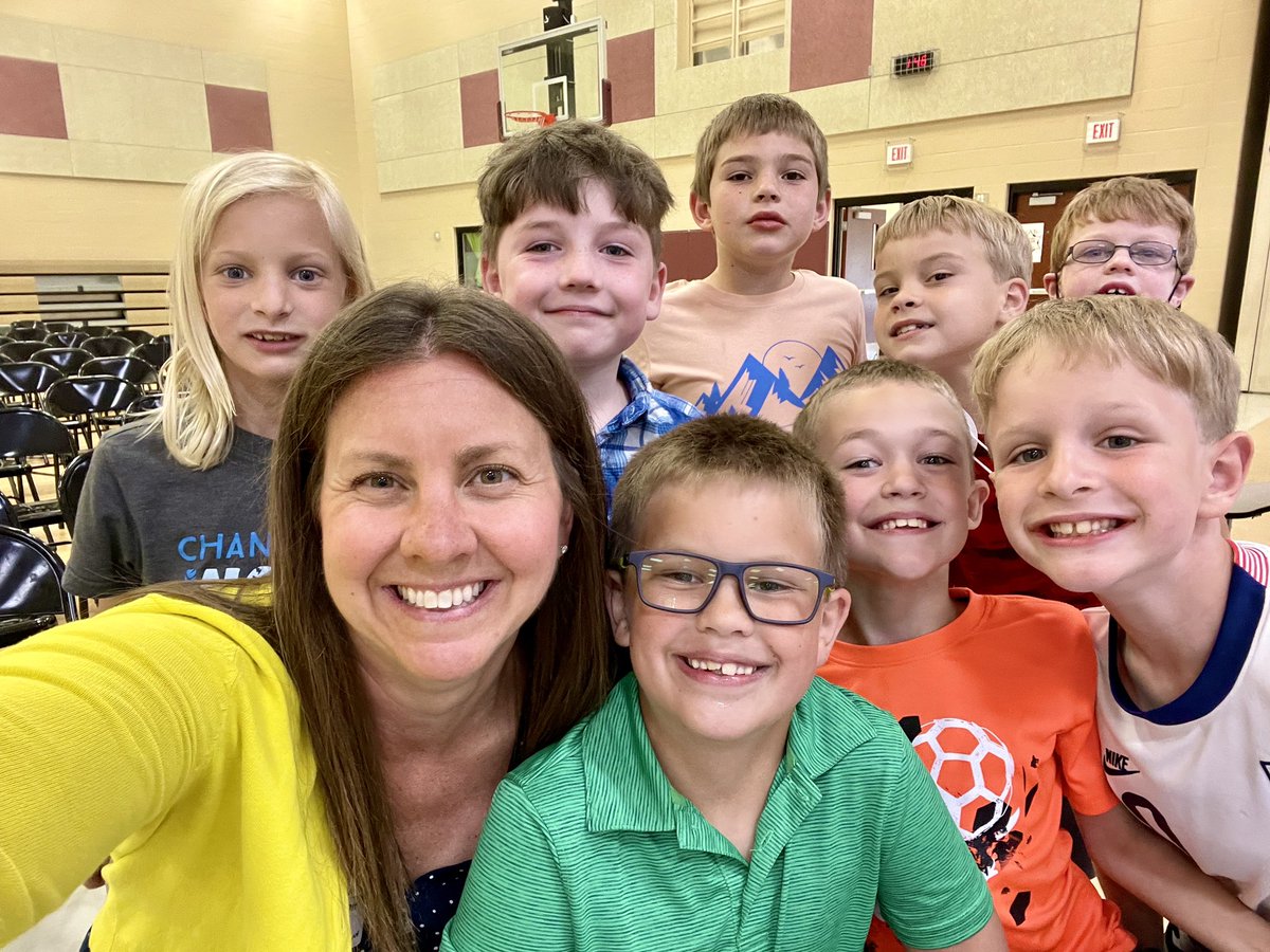 CatherineOtt27's tweet photo. 2nd Grade Continuation Ceremony at @WyandotECS has this mama feeling all the feels ❤️🖤🥹@klichey @becky_francko @grammerstars https://t.co/ut7pqdOwuR
