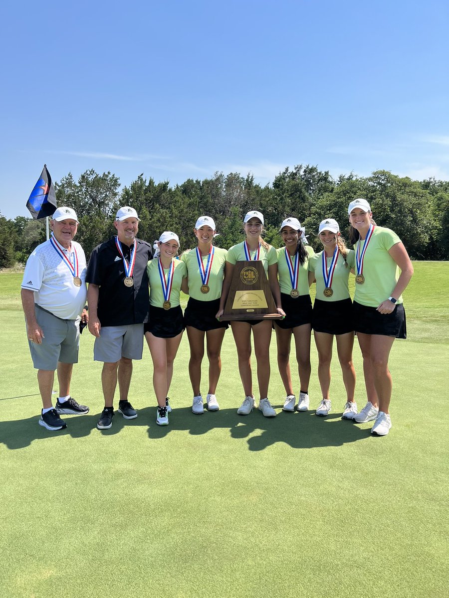 CarrollGolf's tweet photo. The Ladies came back to claim a 3rd place finish!! Go Dragons! https://t.co/81uEHs6NED