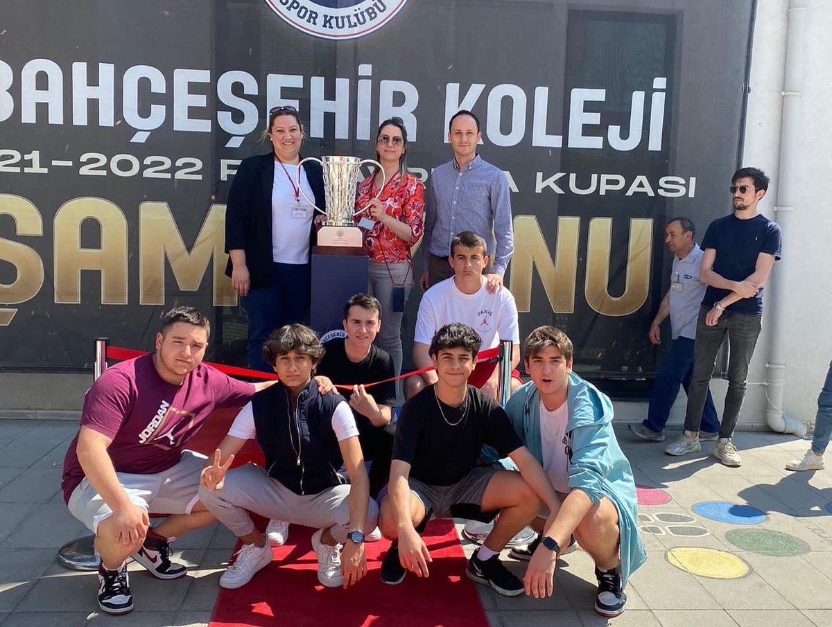 #FIBAEuropeCup Şampiyonluk Kupası Atakent Tema Kampüsümüzde! Red Dragons Takımını kutlarız! #sampiyonbahcesehir